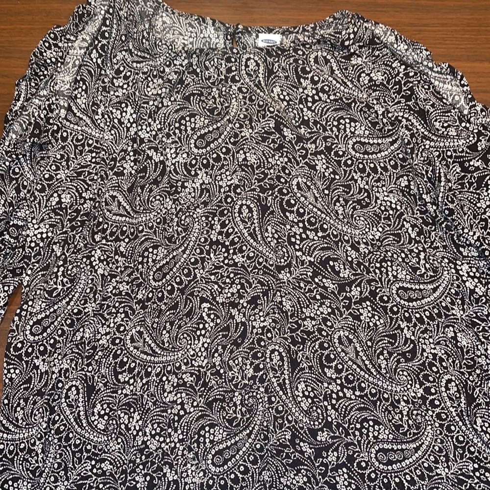 Old Navy paisley print cold shoulder top